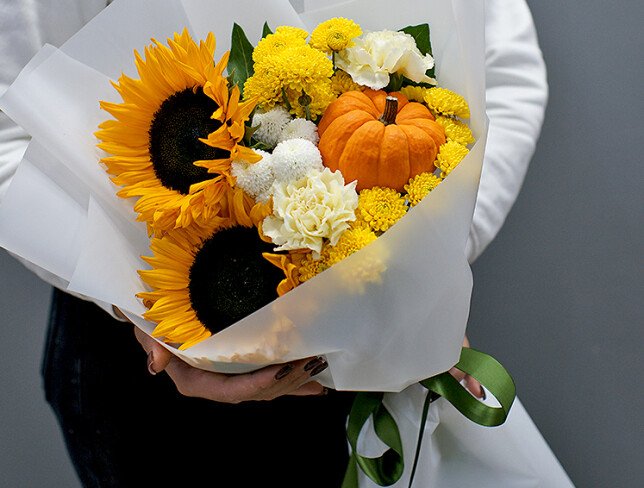 Buchet cu floarea-soarelui si bostan decorativ „Gustul toamnei” foto