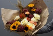 Bouquet of white roses, sunflowers and chrysanthemums Bigoudi “Golden Glow” — photo 1