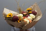 Bouquet of white roses, sunflowers and chrysanthemums Bigoudi “Golden Glow” — photo 2