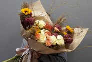 Bouquet of white roses, sunflowers and chrysanthemums Bigoudi “Golden Glow” — photo 4