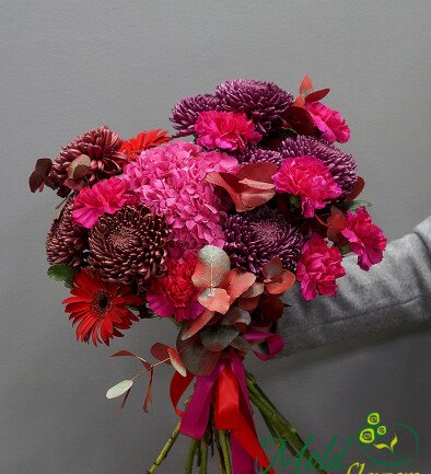 Bouquet of pink hydrangea and pompon chrysanthemums Bigoudi