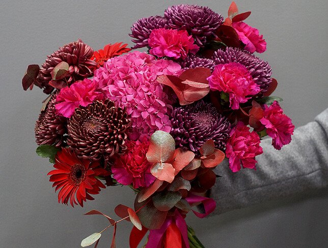 Bouquet of pink hydrangea and pompon chrysanthemums Bigoudi