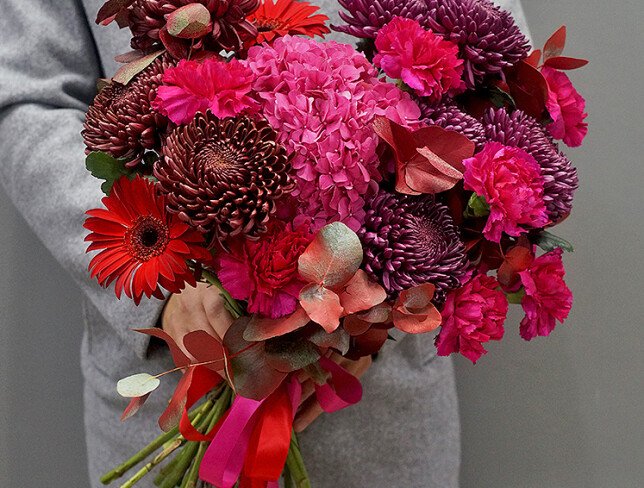 Bouquet of pink hydrangea and pompon chrysanthemums Bigoudi — photo 3