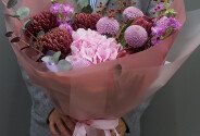 Bouquet of pink hydrangea, protea, and chrysanthemums — photo 2