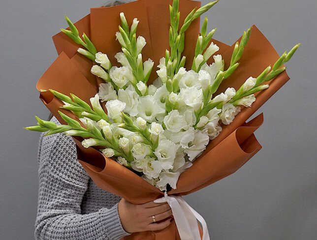 Buchet din 15 gladiole albe foto