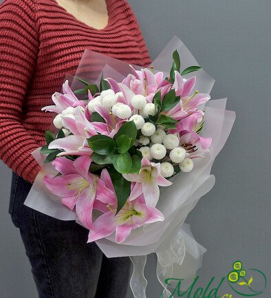 Bouquet of pink lilies and white chrysanthemums photo 394x433