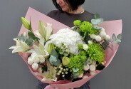 Bouquet of white lilies, hydrangeas, and chrysanthemums — photo 2