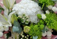 Bouquet of white lilies, hydrangeas, and chrysanthemums — photo 3