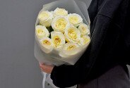 Buchet din 11  trandafiri albi „Candlelight” — foto 3