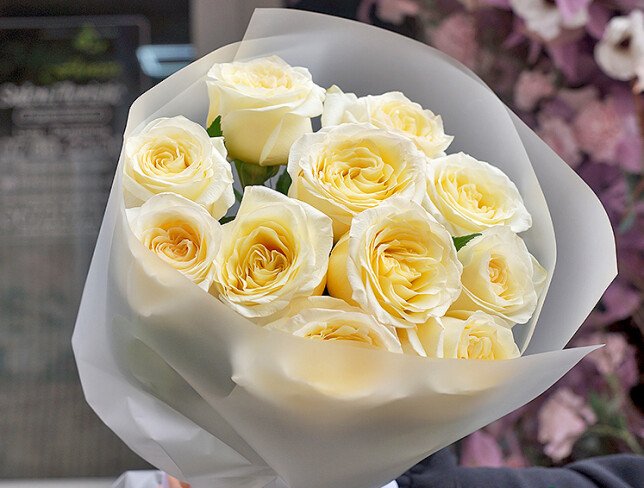 Buchet din 11  trandafiri albi „Candlelight” — foto 5