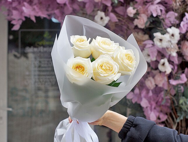 Buchet din 5 trandafiri albi "Candlelight" — foto 5