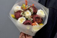 Buchet din trandafiri „Candlelight” și crizanteme sferice Bigoudi „Burgundy” — foto 3