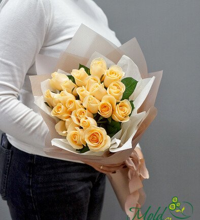 Buchet din 21 de trandafiri crem, 50–60 cm foto 394x433