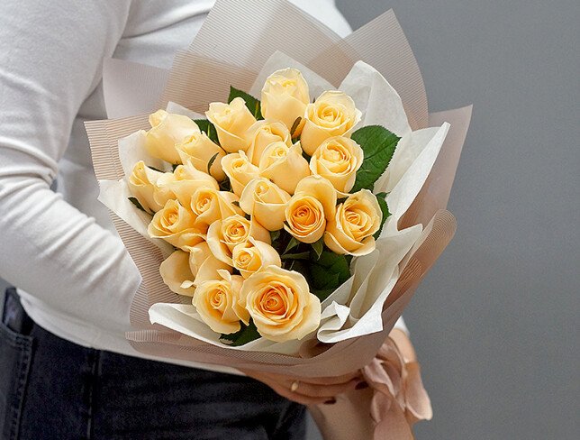 Bouquet of 21 cream roses, 50–60 cm photo