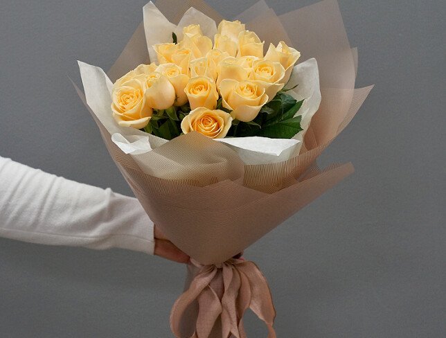 Bouquet of 21 cream roses, 50–60 cm photo