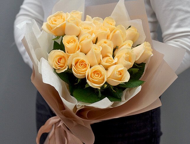 Bouquet of 21 cream roses, 50–60 cm photo