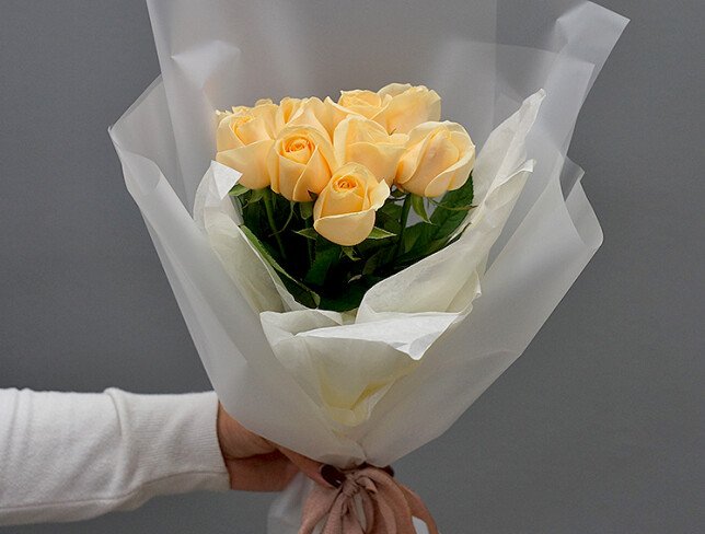 Bouquet of 9 cream roses, 50–60 cm photo