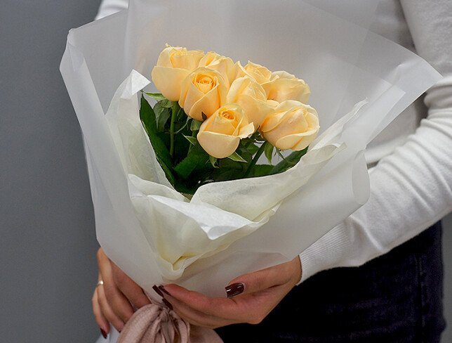 Bouquet of 9 cream roses, 50–60 cm photo