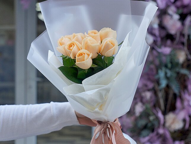 Bouquet of 9 cream roses, 50–60 cm photo
