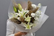 Buchet din crini albi și mattiola "Aromă delicată" — foto 1
