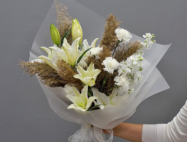 Buchet din crini albi și mattiola "Aromă delicată" — foto 3