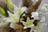 Buchet din crini albi și mattiola "Aromă delicată" — foto 4