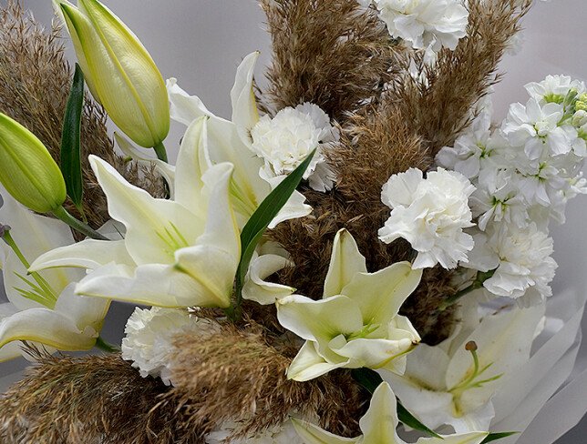 Buchet din crini albi și mattiola "Aromă delicată" — foto 4
