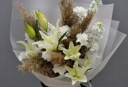 Buchet din crini albi și mattiola "Aromă delicată" — foto 5