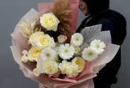 Buchet din trandafiri albi Candlelight, hortensie și gerbera "Dimineață vanilată" — foto 2