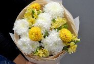 Buchet din dalii, alstroemerii si crizanteme albe — foto 1