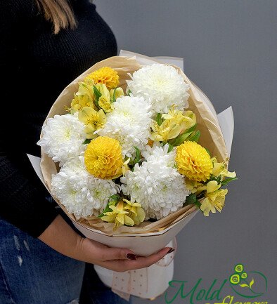 Buchet din dalii, alstroemerii si crizanteme albe foto 394x433