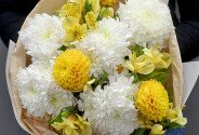 Buchet din dalii, alstroemerii si crizanteme albe — foto 2
