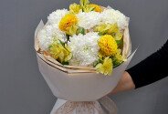 Buchet din dalii, alstroemerii si crizanteme albe — foto 3