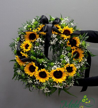 Funeral wreath with sunflowers and chrysanthemums (d=46) photo 394x433