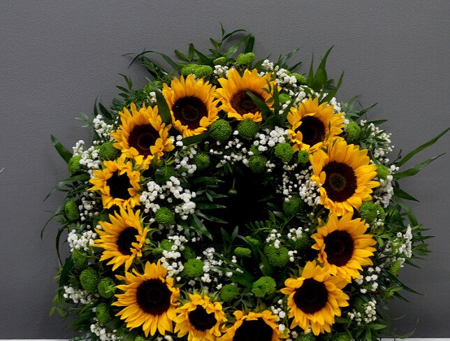 Funeral wreath with sunflowers and chrysanthemums (d=46) photo