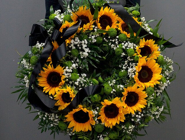 Funeral wreath with sunflowers and chrysanthemums (d=46) photo