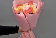 Buchet din 15 trandafiri multicolori 50 cm — foto 2