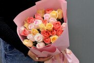 Buchet din 29 trandafiri multicolori 50 cm — foto 1