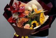 Buchet exotic de toamna cu protea, floarea-soarelui si strelitzia — foto 1