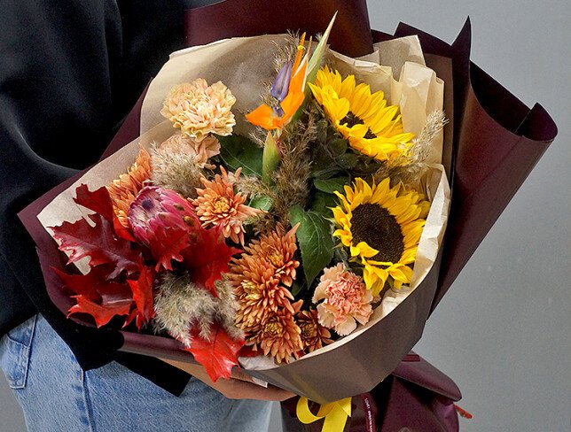 Buchet exotic de toamna cu protea, floarea-soarelui si strelitzia — foto 3