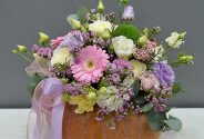 Compozitie din trandafiri albi, gerbere roz si eustoma în dovleac — foto 3