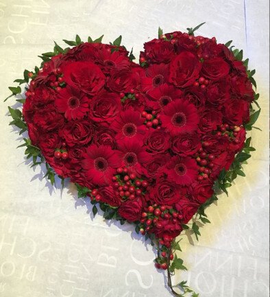 Funeral arrangement of red mini gerberas, red rose, and hypericum (d=30) photo 394x433