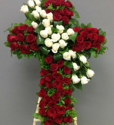 Funeral arrangement of white and red roses photo 394x433