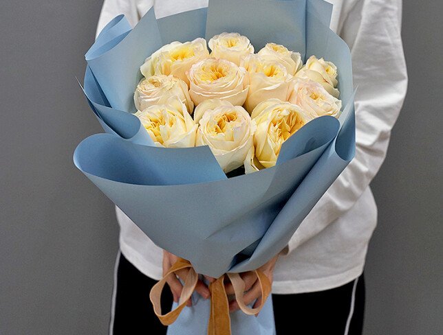 Bouquet of 11 peony-shaped roses “Cream Expression” — photo 2
