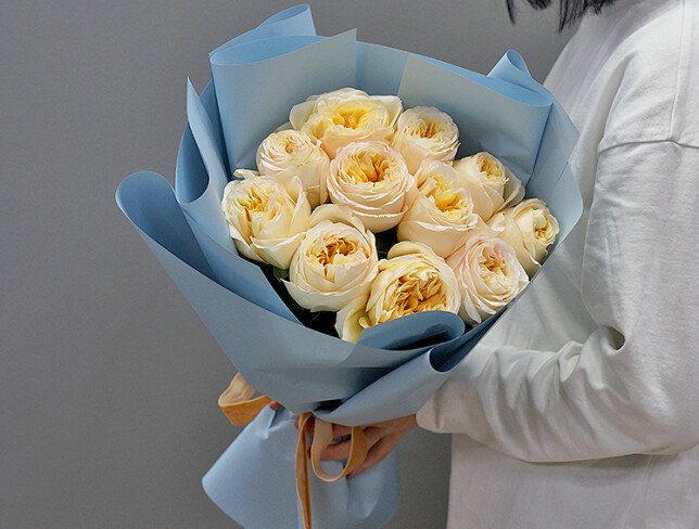 Bouquet of 11 peony-shaped roses “Cream Expression” — photo 3