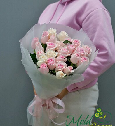Buchet din 25 trandafiri roz pal 60-70 cm