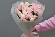 Buchet din 25 trandafiri roz pal 60-70 cm — foto 3