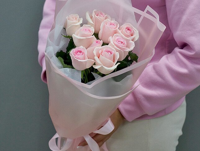 Buchet din 9 trandafiri roz pal 60-70 cm