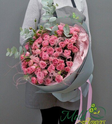Buchet din 25 trandafiri roz de tufa cu eucalipt foto 394x433