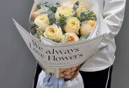 Buchet din 9 trandafiri crem de tip bujor si oxypetalum — foto 2